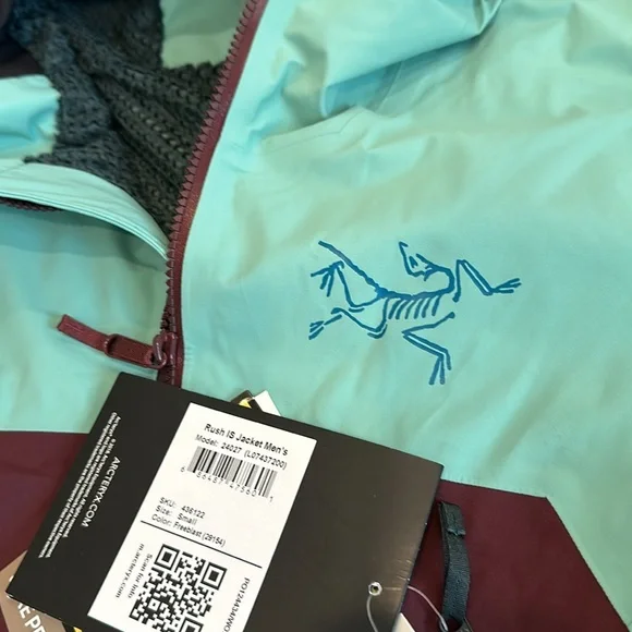 Arc’Teryx Rush IS snowboarding/ski jacket - Picture 7 of 7